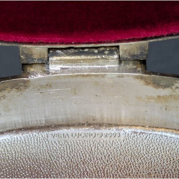 Vtg Vera Lucino Silver Hinged Box 2003 Zipper Detail Red Velvet Lining 5x4 Oval - Picture 5 of 8